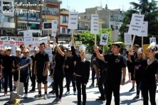 Η σιωπηρή διαμαρτυρία των μαθητών Σαπών στην πλατεία Κομοτηνής