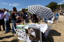 Young and adult farmers are informed about the vultures (E. Kret/WWF)