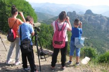 The adoption team of Iasmos high school meets for the first time its Egyptian vulture (WWF)
