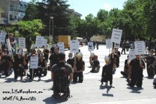 Η σιωπηρή διαμαρτυρία των μαθητών Σαπών στην πλατεία Κομοτηνής